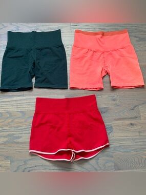 Women’s Cycling & Athletic Shorts - Deep green, Coral, Red size M